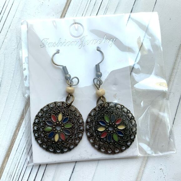 🎄Retro Lace Patterned Dangle Earrings - Picture 4 of 5